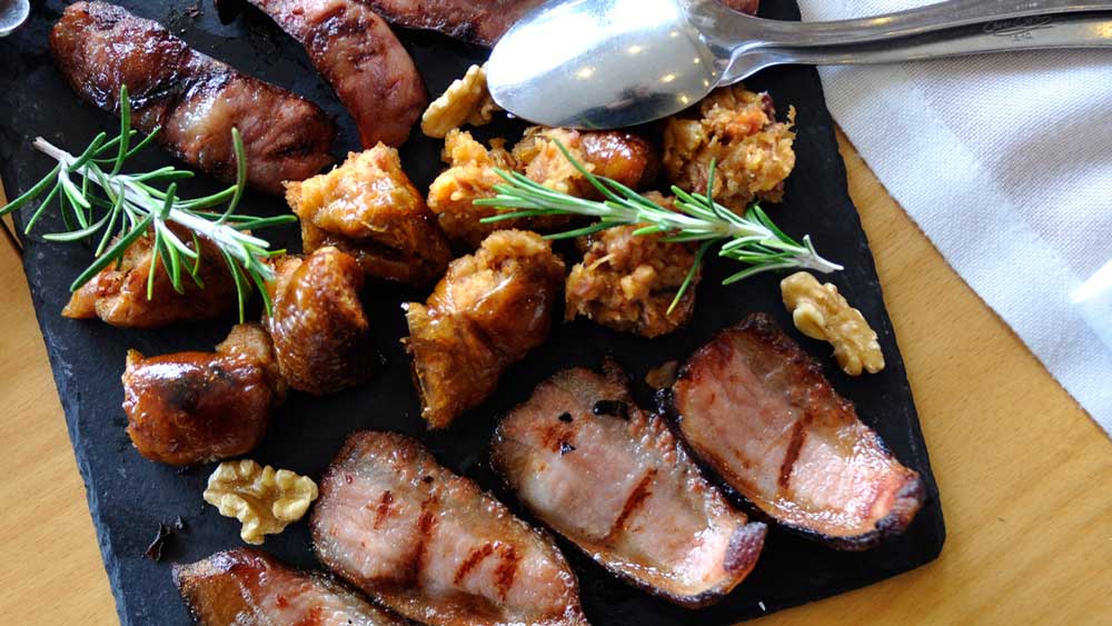 Douro Valley and Green Wine with Tastings, Chef Lunch and Boat