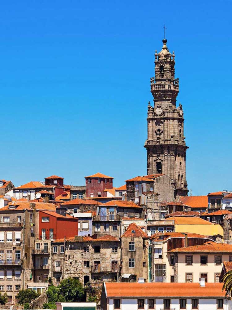 VIP Experience: Porto ⇄ Lisbon with 3 Stops and Return to Porto